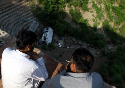 Tragedia en Pakistán: Al menos 27 muertos tras caer un autobús al río durante una boda