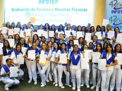 INFOTEP entregan títulos a 335 nuevos profesionales en enfermería