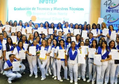 INFOTEP entregan títulos a 335 nuevos profesionales en enfermería