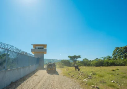José Ignacio Paliza supervisa avances de la primera etapa de la verja perimetral fronteriza