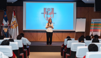 Carolina Mejía realiza conversatorio sobre responsabilidad ciudadana en el colegio Loyola