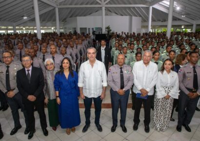 Presidente Abinader encabeza graduación histórica de los primeros 1,016 policías formados bajo la reforma policial