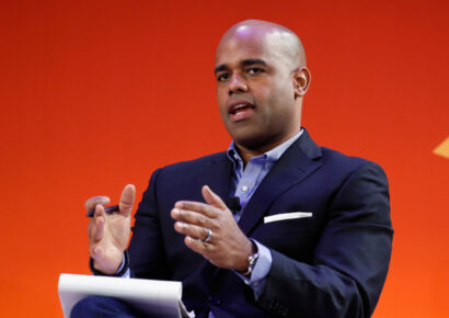 Director de Comunicaciones de Kamala Harris sugiere que Joe Biden renuncie para que ella sea presidenta por un mes