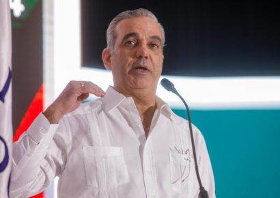 Abinader reitera apoyo a gobiernos municipales y promete aumentar ingresos para obras locales