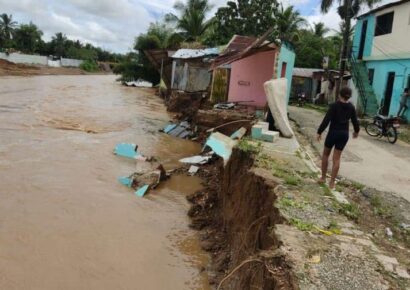 Cinco viviendas colapsan en el sector Mamá Tingó de Higüey por intensas lluvias; residentes piden ayuda urgente