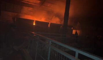 Incendio afecta segundo nivel de Mercado Fronterizo