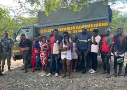 Conductor intenta evadir control militar en guanito con 14 haitianos indocumentados