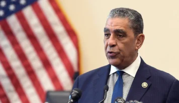 Adriano Espaillat es elegido presidente del Caucus Hispano Demócrata