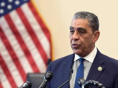 Adriano Espaillat es elegido presidente del Caucus Hispano Demócrata