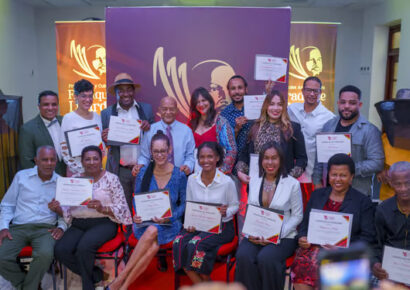 Entrega de certificados de nominación para los premios Fradique Lizardo