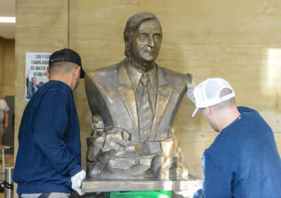 Milei ordena retirar el busto de Néstor Kirchner de la ANSES