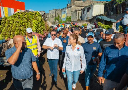 Paliza y Mejía recorren mercados de la Duarte y Villas Agrícolas; planifican su readecuación