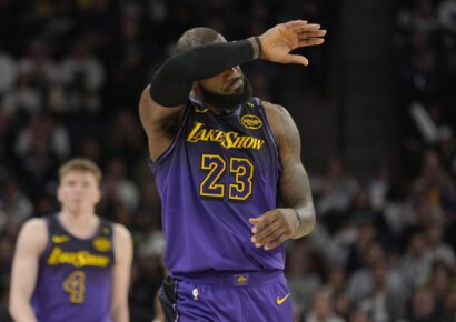 LeBron James atraviesa una mala racha en sus tiros, mientras los Lakers buscan mejorar ofensivamente