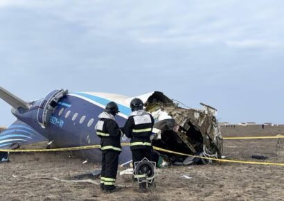 Kazajistán enviará a Brasil la caja negra del avión de Azerbaijan Airlines tras accidente mortal
