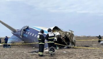 Ucrania acusa a Rusia de estar detrás del derribo del avión en Kazajistán