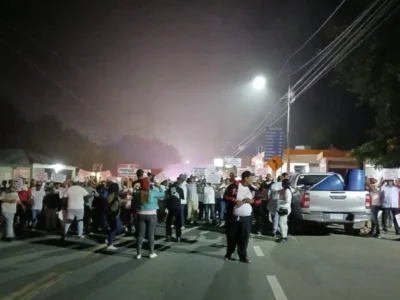 Protesta en Cotuí por reubicación de familias afectadas por Barrick