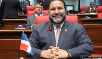 Senador por el PRSC propone solución a la presión del sistema de salud por partos de madres haitianas