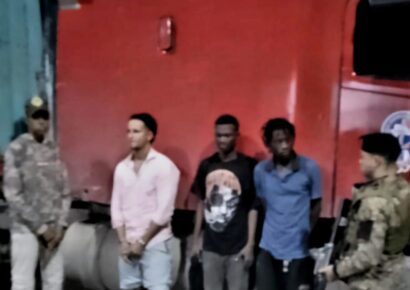 Apresan a patanista con dos haitianos indocumentados ocultos en Dajabón