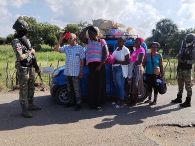 Ejército dominicano detiene a 30 haitianos indocumentados en operativos en Montecristi y San Juan