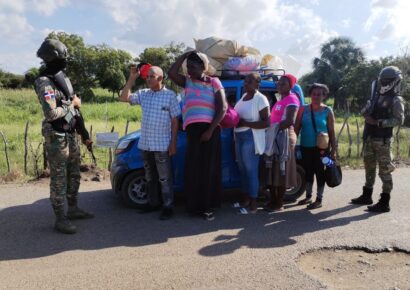 Ejército dominicano detiene a 30 haitianos indocumentados en operativos en Montecristi y San Juan