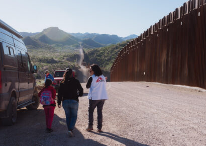 Las detenciones en la frontera suroeste de EE.UU. disminuyen un 76 % en noviembre