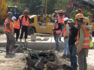 Paralizan obras de instalación de tuberías en el kilómetro 9 de la Autopista Duarte