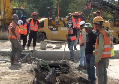 Paralizan obras de instalación de tuberías en el kilómetro 9 de la Autopista Duarte