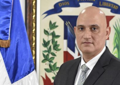 Pável Isa renuncia como ministro de Economía