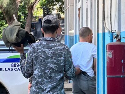 Arrestan a hombre por intento de asalto a banca de lotería en Santiago