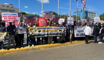 Empleados se manifestaron frente al Congreso en Defensa de la cesantía ante la reforma laboral propuesta por Abinader