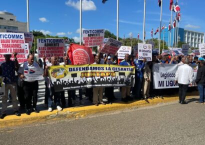 Empleados se manifestaron frente al Congreso en Defensa de la cesantía ante la reforma laboral propuesta por Abinader