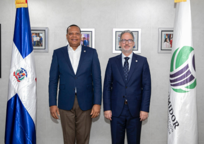 Pro Consumidor y AIRD lanzan plan para garantizar calidad del agua envasada