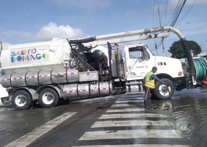 Alcaldía del DN refuerza operativos de limpieza ante lluvias por vaguada