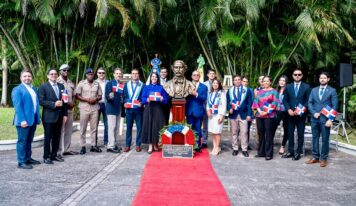 Develan busto de Duarte en Jamaica y juramentan primera filial del Instituto Duartiano