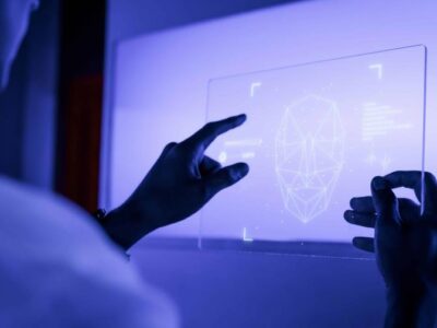 La inteligencia artificial conversacional podría manipular decisiones de los usuarios, advierten investigadores de Cambridge