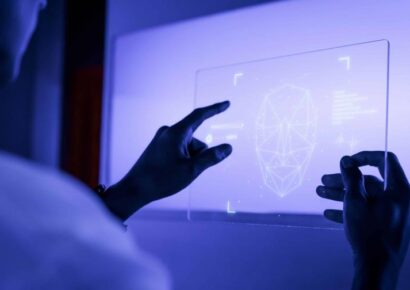 La inteligencia artificial conversacional podría manipular decisiones de los usuarios, advierten investigadores de Cambridge