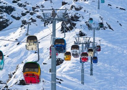 Grave Accidente en la Estación de Esquí de Astún Deja Varios Heridos, Nueve de Ellos en Estado Crítico