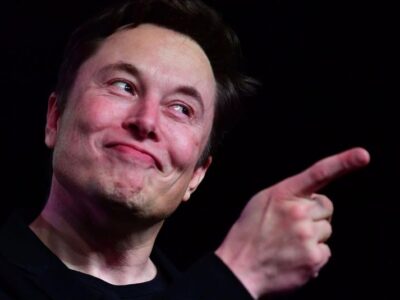Elon Musk felicita a Jeff Bezos por el exitoso lanzamiento del cohete New Glenn