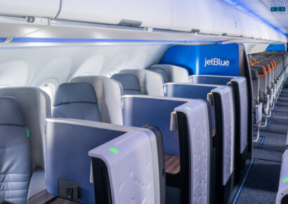 EE.UU. multa a JetBlue con $2 millones por retrasos crónicos en vuelos
