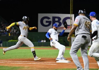 César Valdez brilla en su primera salida del Round Robin con los Tigres del Licey