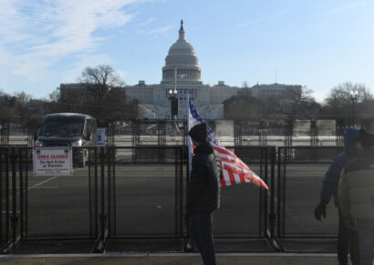 Juez federal suspende congelamiento de fondos de asistencia ordenado por Trump