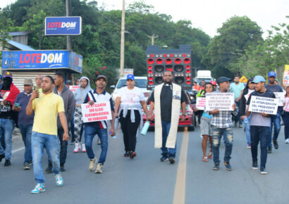 Campesinos de Cotuí y Maimón protestan contra la minera Barrick Gold
