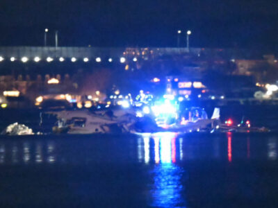 Descartan supervivientes en trágico accidente aéreo en Washington