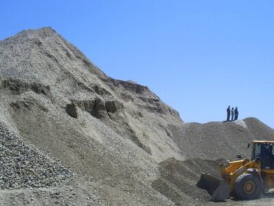 Clausuran depósitos de arena ilegales en Bonao tras operativo de DINTEL