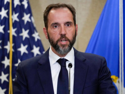 Departamento de Justicia solicita revertir orden que bloquea la difusión del informe del fiscal especial sobre Trump