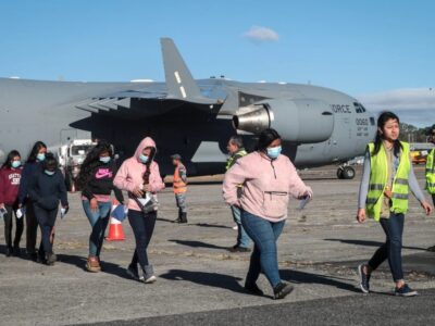 Guatemala Habilita Centro de Convenciones para Apoyo a Migrantes Deportados