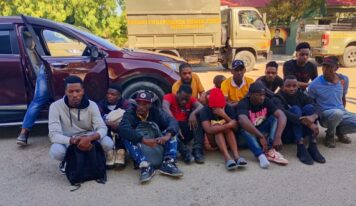 Ejército dominicano detiene a conductores por tráfico de inmigrantes haitianos indocumentados