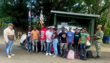 Ejército detiene a conductor y acompañante con 10 haitianos indocumentados en Santiago Rodríguez