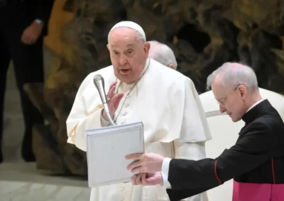 Papa Francisco llama a erradicar actitudes “clericales y machistas” en la Iglesia
