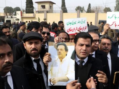 Ex primer ministro paquistaní condenado a 14 años de prisión por soborno